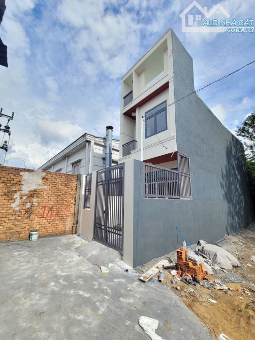 Bán nhà 1 trệt 1 lầu 1 lửng gần làng đại học p.Bình Thắng Tp.Dĩ An chỉ 4ty050 TL M7471 - 5