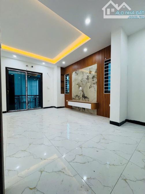 LÔ GÓC 5 TẦNG YÊN LỘ – Ô TÔ ĐỖ TẬN CỬA – 6.7 TỶ - 7