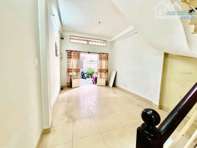 BÁN NHÀ NGÃ TƯ PHÚ NHUẬN – 3 TẦNG nở hậu – 75M² – NHỈNH 8 TỶ - 6