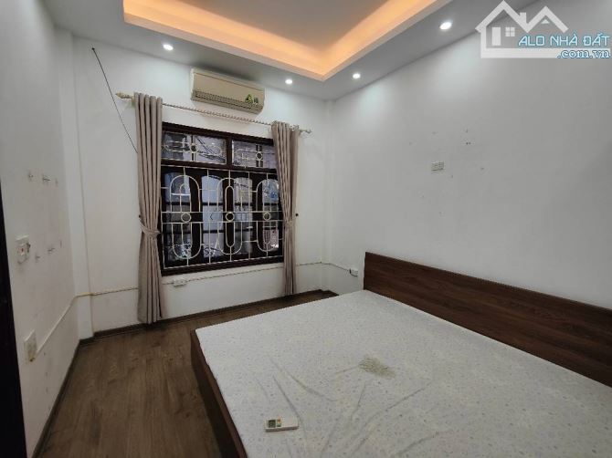 Bán nhà Lĩnh Nam. Nhỏ xinh - ngõ thông - cách phố 50M - sổ riêng - đủ công năng. - 6