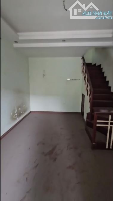 CĂN HỘ TẬP THỂ - MẶT PHỐ LÁNG HẠ - TẦNG 2 + 3 - 65M2 SỔ ĐỎ - THỰC TẾ 100M2 - CHỈ 4.95 TỶ - 6