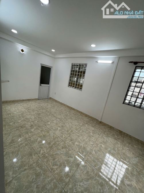 (2PN, 3WC), Nhà 128/9B Nguyễn Chí Thanh Q10, (5x6m 2L), Giá 9TR - 6