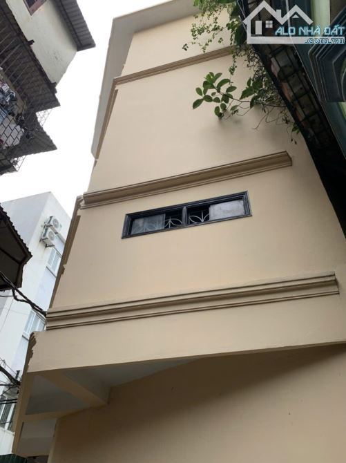 Cho thuê lâu dài nhà 3,5 tầng, ngõ 128C Đại La gần trường tiểu học Đồng Tâm, ô tô đỗ cửa