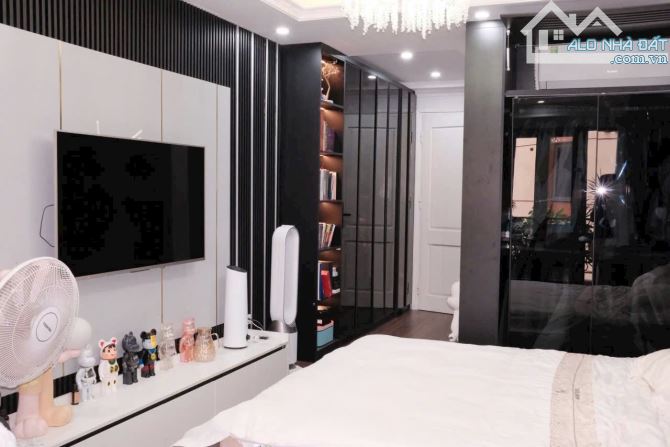 93 Hoàng Văn Thái, 6 tầng thang máy full nội thất xịn, oto tránh đỗ 45m2 sổ. Giá 14.5 tỷ - 6