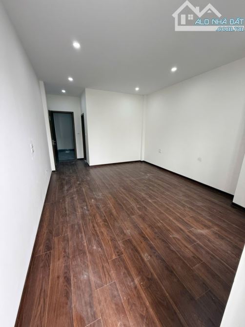 ĐÔNG TÁC - ĐỐNG ĐA - THANG MÁY - FULL ĐỒ Ở NGAY - GẦN TTTM VINCOM - 10M RA Ô TÔ - 9.8 TỶ - 6