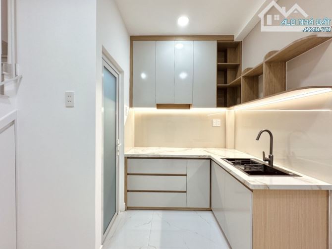 BÁN NHÀ Ô TÔ TRÁNH - 200M TỚI ĐINH TIÊN HOÀNG Q1 - 3 TẦNG - 24M2 NGANG LỚN 7M – CHỈ 5.68 T - 6