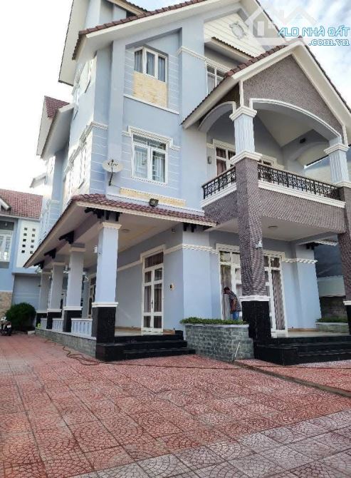 BIỆT THỰ GIÁ TỐT NGAY TT THÀNH PHỐ CẦN THƠ- LỘ NHỰA MỚI NÂNG CÂP 6M KHU VỰC YÊN TĨNH - 6