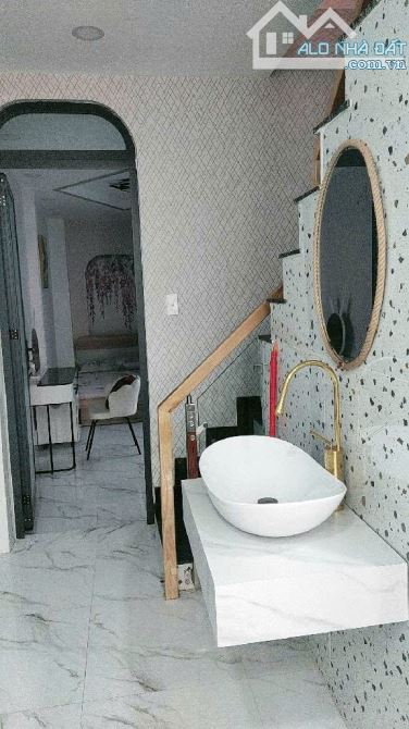 Bán nhà 2 tầng đường TRẦN BÁ GIAO, phường 5,QGò Vấp diện tích 45m²(2,42x17,5).Đường 5m - 6
