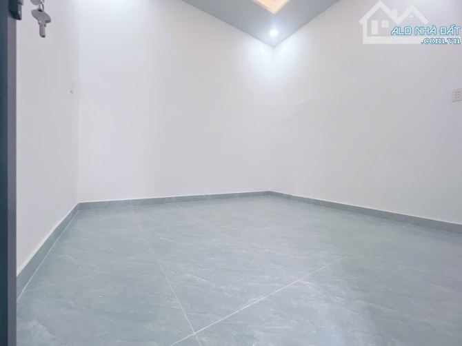 BÁN NHÀ QUẬN 4 MỚI 2 TẤM 2 MẶT TIỀN HẺM GIÁ 3 TỈ 5 SỔ RIÊNG PHÁP LÍ CHUẨN GIÁP Q1 - 6