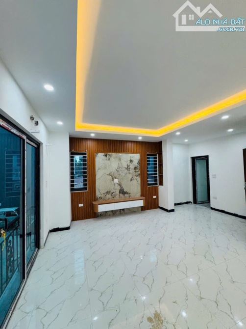 LÔ GÓC 5 TẦNG YÊN LỘ – Ô TÔ ĐỖ TẬN CỬA – 6.7 TỶ - 8