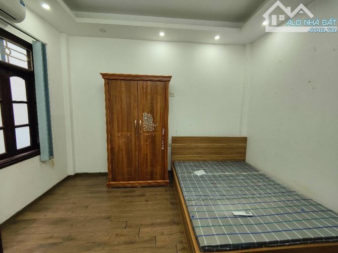 Bán nhà Lĩnh Nam. Nhỏ xinh - ngõ thông - cách phố 50M - sổ riêng - đủ công năng. - 7