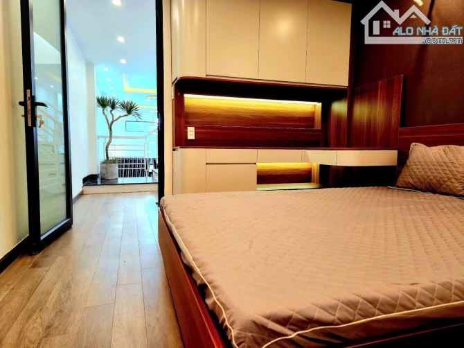 Căn hộ 6 phòng Lê Độ 4 tỷ 35.   Mô tả :  - Nhà 3 tầng đã hoàn công Diện tích đất 56m2. - C - 7