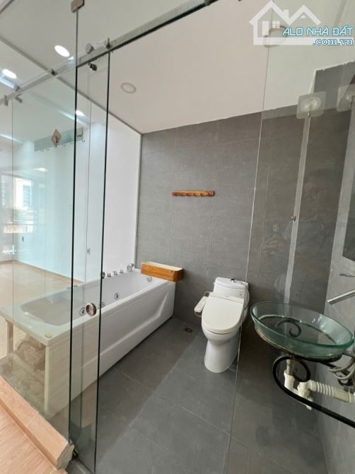 BÁN NHÀ CMT8 QUẬN 3 - GIÁP QUẬN 10 - 5 TẦNG ĐÚC - NỞ HẬU NHẸ - HOÀN CÔNG ĐỦ - CÓ THANG MÁY - 7