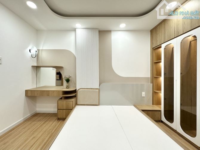 BÁN NHÀ Ô TÔ TRÁNH - 200M TỚI ĐINH TIÊN HOÀNG Q1 - 3 TẦNG - 24M2 NGANG LỚN 7M – CHỈ 5.68 T - 7
