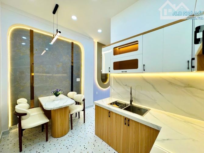 🔥 PHÚ NHUẬN, HUỲNH VĂN BÁNH, 27m2, 2 TẦNG, 2 PN, 2 WC. GIÁ: 5,25 Tỷ🔥 - 7