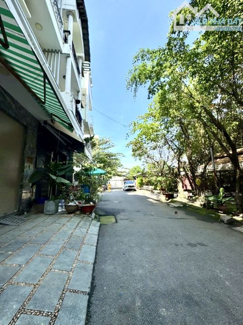 Bán Nhà 1 Hầm + 4 Tầng Mặt tiền khu VIP An Khánh Q2 DT: 80m2 Giá 21.3 Tỷ - 8