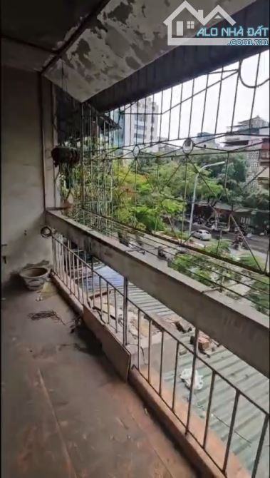 CĂN HỘ TẬP THỂ - MẶT PHỐ LÁNG HẠ - TẦNG 2 + 3 - 65M2 SỔ ĐỎ - THỰC TẾ 100M2 - CHỈ 4.95 TỶ - 8