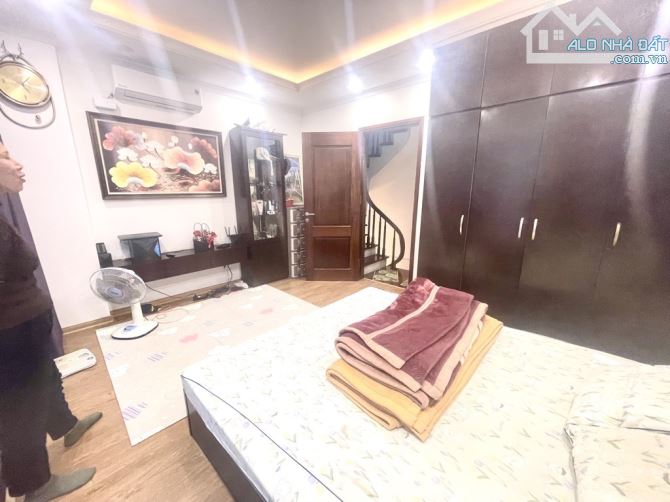 HƠN 8 TỴ- PHÁO ĐÀI LÁNG- GẦN HUỲNH THÚC KHÁNG- ĐỐNG ĐA - 35M*5T- Ô TÔ GẦN - 8