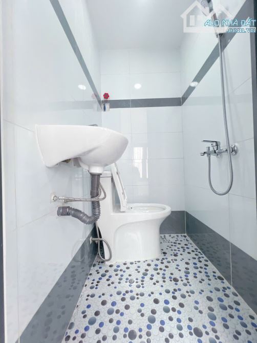 BÁN NHÀ QUẬN 4 MỚI 2 TẤM 2 MẶT TIỀN HẺM GIÁ 3 TỈ 5 SỔ RIÊNG PHÁP LÍ CHUẨN GIÁP Q1 - 8