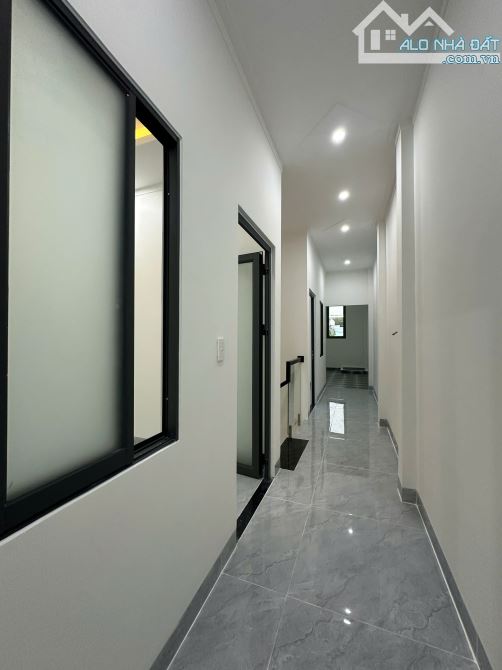 Nhà 1 trệt 1 lầu ngay khu dân cư cách Biện Hòa chỉ 10p di chuyển ,vừa hoàn thiện ,mới tinh - 9
