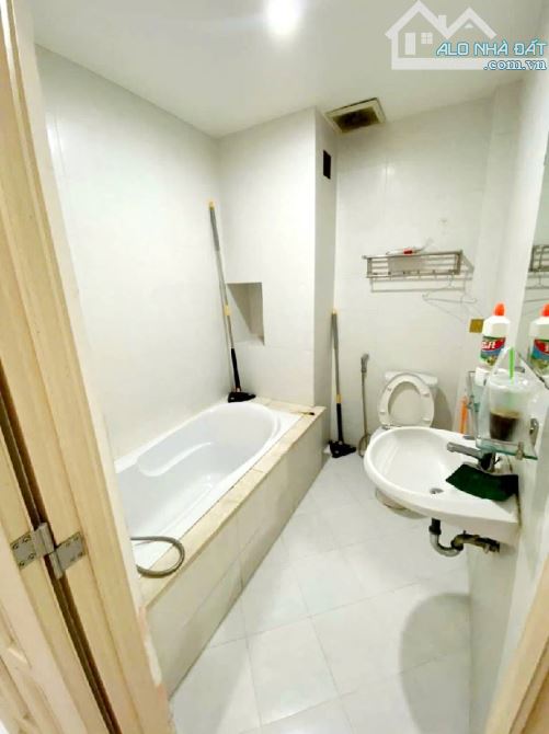 NHÀ ĐẸP 4 TẦNG 49M-HẺM 4M-AN DƯƠNG VƯƠNG-GIÁ 6 TỶ - 9