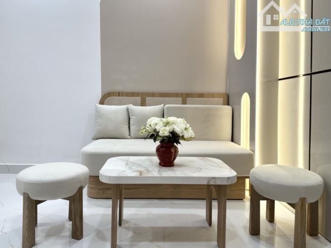 BÁN NHÀ Ô TÔ TRÁNH - 200M TỚI ĐINH TIÊN HOÀNG Q1 - 3 TẦNG - 24M2 NGANG LỚN 7M – CHỈ 5.68 T - 9