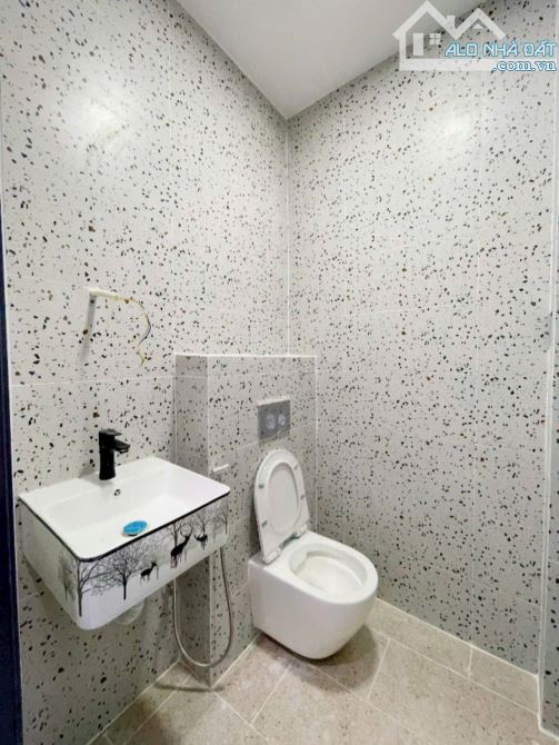 BÁN NHÀ Q4 MỚI XÂY 3 TẤM KHU DÂN TRÍ CAO 45m2 ĐẤT GIÁ 4TỈ 5 SỔ RIÊNG GẦN MẶT TIỀN - 9