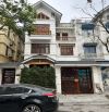 Bán nhà mặt phố Ngô Gia Tự, Long Biên. 84 m2 x 4 Tầng. Ô tô KD showroom văn phòng cho thuê