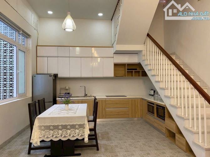 Bán nhà 3tầng hẻm rộng Lý Thánh Tôn 54m2 ngang8m bán 7.6tỷ