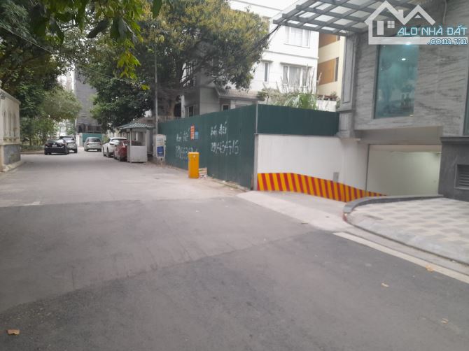 Bán nhà biệt thự vườn đào mặt phố Lạc Long Quân, Tây Hồ Tây, 400m2, 5T, MT 18m - 150 tỷ