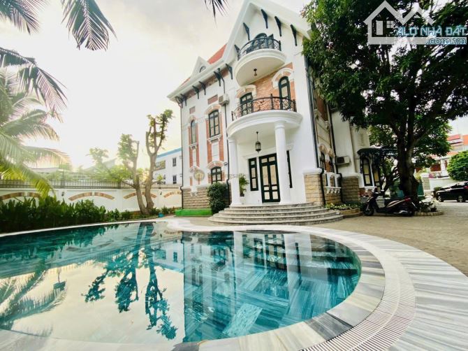 Bán Biệt Thự Nguyễn Ư Dĩ Thảo Điền,Quận 2 DT:1288m2(35mx40m) Giá 400 Tỷ TL
