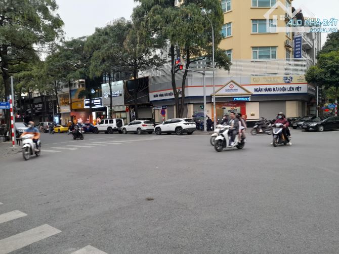 Bán biệt thự xây thô Trung Hoà, 6 Ô tô tránh, 320m2 - 4 tầng - 1 hầm - MT 16m, Giá 109 tỷ