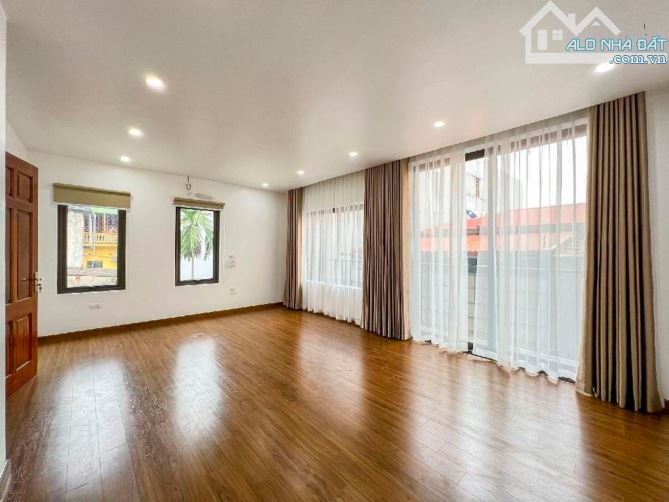 GIẢM KỊCH SÀN - NHÀ HOÀNG HOA THÁM , VÀI BƯỚC RA OTO, 38M2 x 6T,  CHỈ 9.2 TỶ - 1