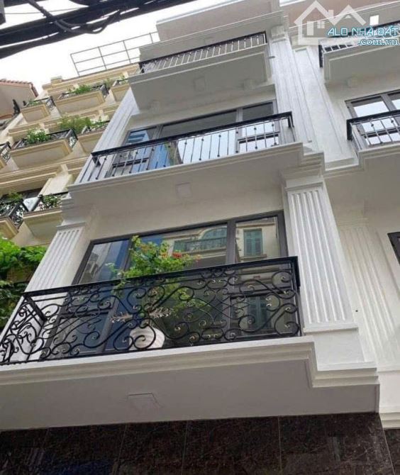 Tòa CCMN 7 tầng phố Xuân Thủy, Cầu Giấy, dòng tiền 700tr/năm, 45m, mtiền 6m, 9.6 tỷ