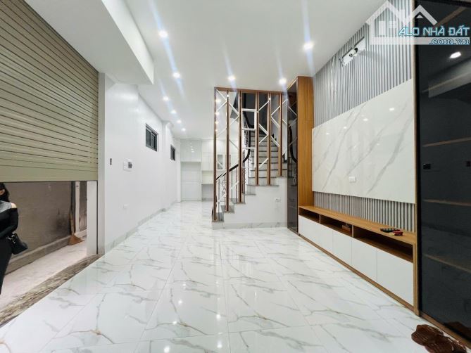BÁN NHÀ MỚI 39M2 X 5T HOÀNG HOA THÁM, 2 THOÁNG, OTO QUA NHÀ, GIÁ CHỈ 9.4 TỶ - 1