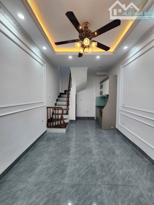 Bán nhà đẹp đường Đội Cấn quận  Ba Đình - Sổ 23m2 - 5 tầng mới cong - 3PN khép kin.