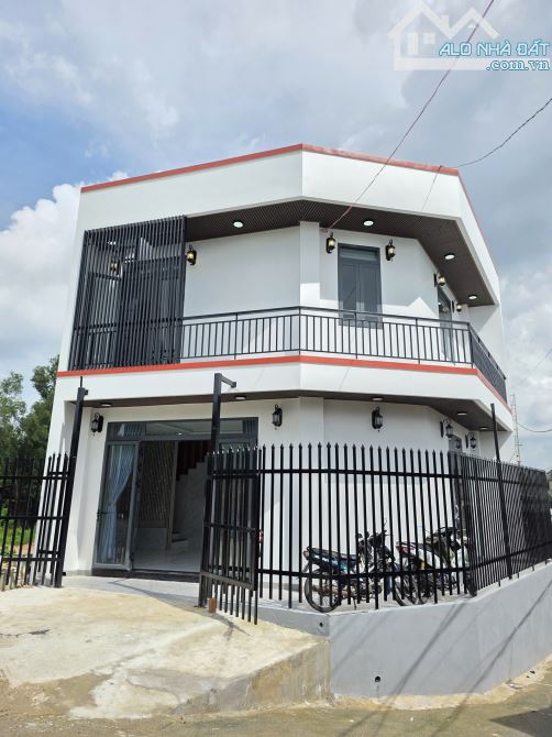 Bán căn góc mới 1T1L 6x12m, mặt tiền Thuận Giao 10 p.Thuận Giao, tặng nội thất