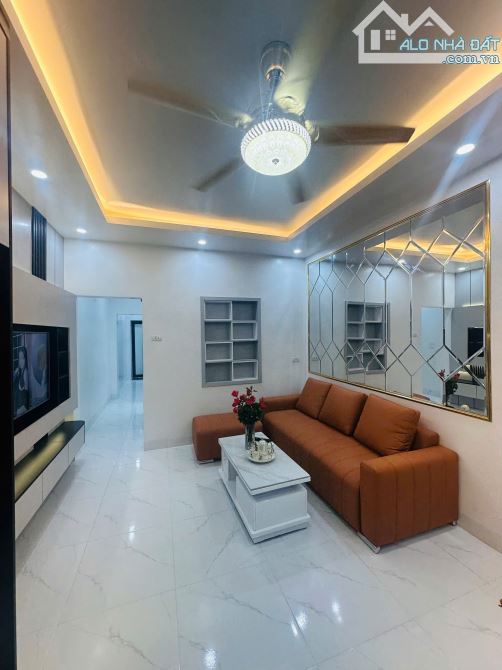 Bán nhà Phan Đình Giót, 80m, 2p ngủ + 2 vs, mặt ngõ ôtô, kinh doanh, Giá rẻ so với khu vực