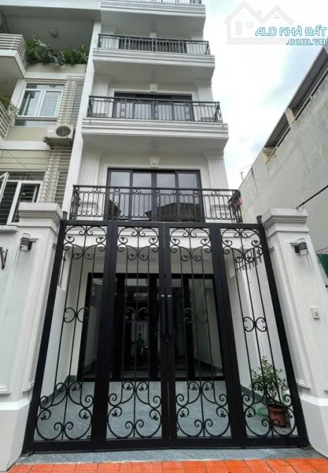 Bán nhà hót Bồ Đề, DT 71m2, 5 tầng thang máy, Ngõ thông ô tô. 22.X Tỷ (CTL)