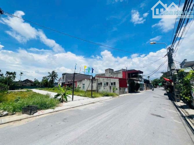 bán lô góc mặt đường hàng tổng. kinh doanh buôn bán hết ý luôn  diện tích 67.4 m  Đường 12 - 2