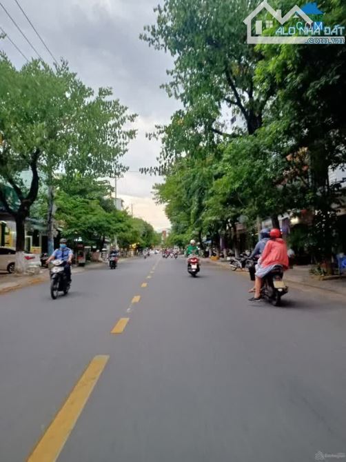 Bán đất mặt tiền đường Trần Xuân Lê thuận lợi cho vừa ở vừa kinh doanh. Lô duy nhất còn só