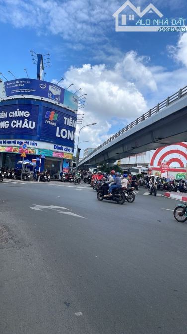 Mặt tiền đường Nguyễn Văn Nghi, 90m2, P7 , ngay vòng xoay Ngã 5 Gò Vấp