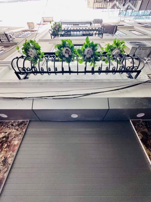 Bán nhà ngõ 79 Cầu Giấy, 30m, 5 tầng mới, có ảnh