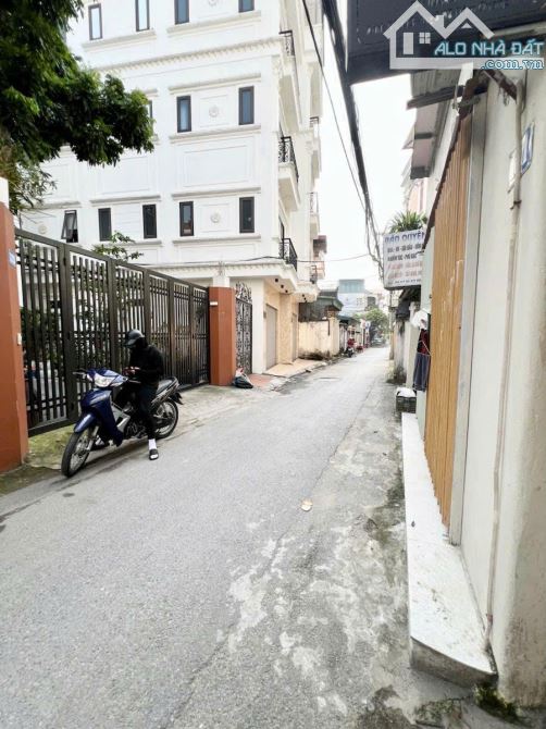 CẦN BÁN NHÀ 5 TẦNG NGÕ Ô TÔ , ĐÀM QUANG TRUNG, LONG BIÊN DT 32M GIÁ BÁN 7,9 TỶ CÓ TL