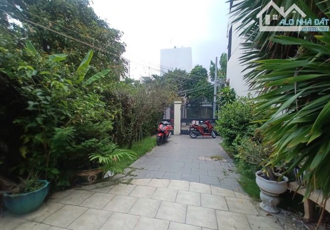 Q7 BIỆT THỰ CỔ SÂN VƯỜN KHUÔN VIÊN RỘNG GẦN 500M2 PHÙ HỢP KHÁCH MUA GIỮ TIỀN