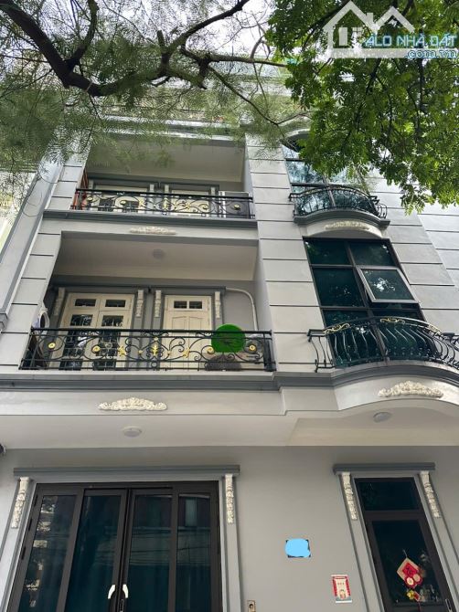 BÁN NHÀ MẶT PHỐ TRÚC KHÊ - NGUYÊN HỒNG - 68M2 - 5 TẦNG -6M MẶT TIỀN - VỈA HÈ - Ô TÔ TRÁNH
