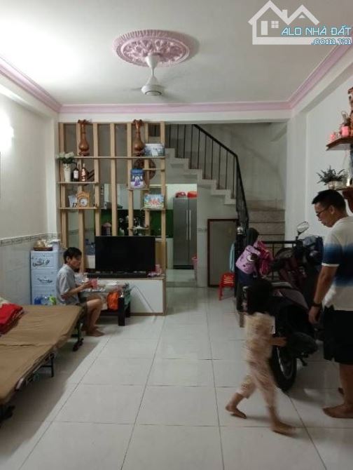 Nhà 3 tầng Hồ Đắc Di, 42m2, 3 tầng, 4PN, Ở ngay, chỉ 4.8 tỷ TL