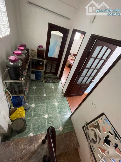 Bán nha khu vực đội Cấn Diện tích 42mx4tang.mat tiền 4,5m.dài 10m.Tiện