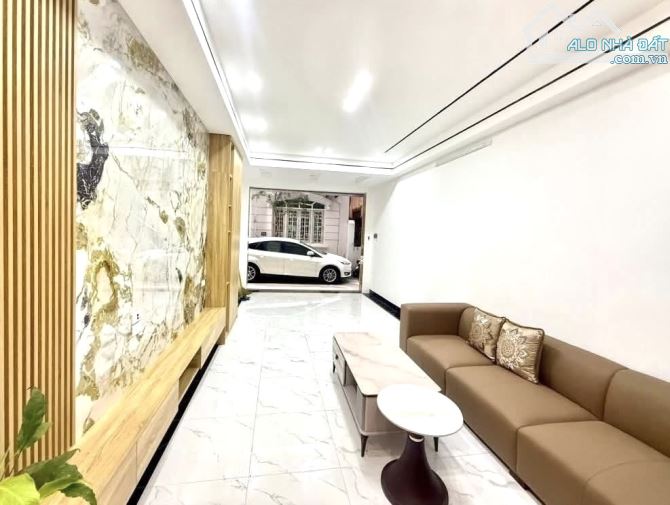Oto đỗ cửa, thang máy xịn- Cạnh Ngõ Minh Khai- 52m- Chào hơn 14 tỷ