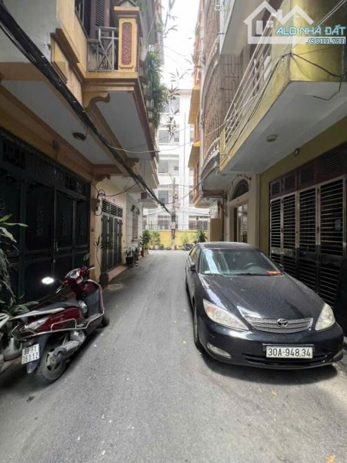 Bán nhà phân lô 60m ra mặt phố Nguyễn Chí Thanh ô tô vào nhà 5 tầng 45m2 mới tinh KD tốt